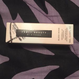 Fenty beauty lip gloss fenty glow